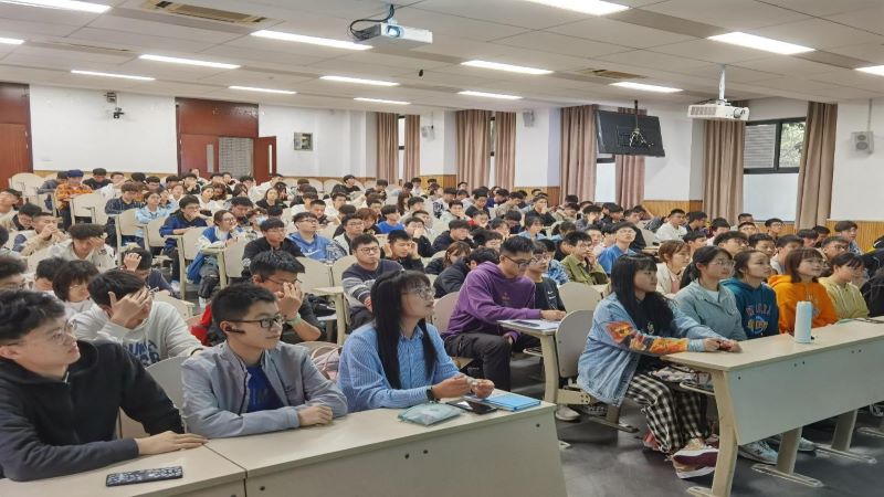 自动化学院大讲堂2021年第一期正式开讲 教育科技领域技术开发的新篇章
